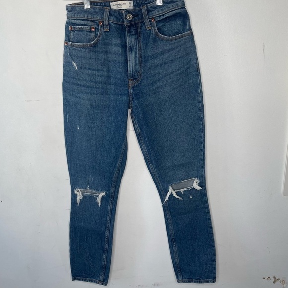 Abercrombie & Fitch The Skinny High Rise Jean - Picture 2 of 9